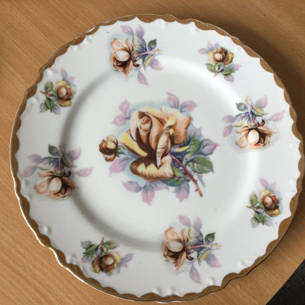 Saji Japan fine china plate James rose gold rim scalloped edge 10 1/4" diameter